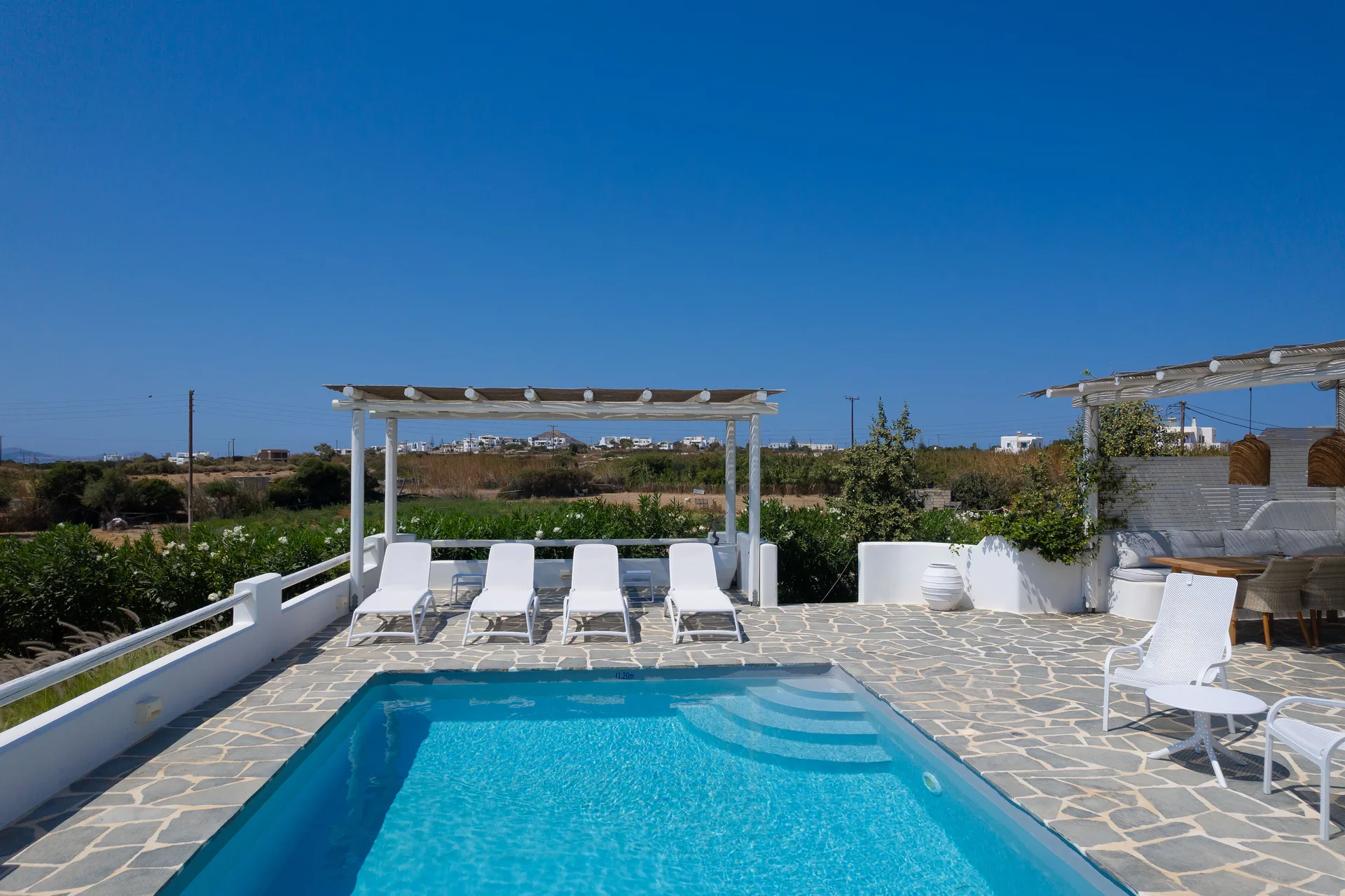 Ili, Naxos — outdoors — 24